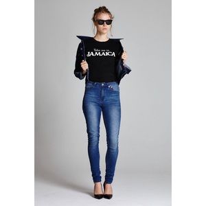 L’école Des Femmes Black Tee